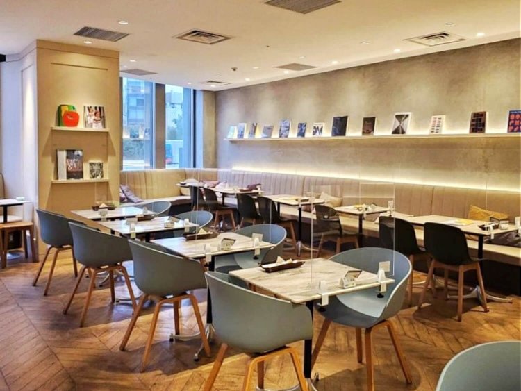 カフェ＆ブックス ビブリオテーク 東京・有楽町3