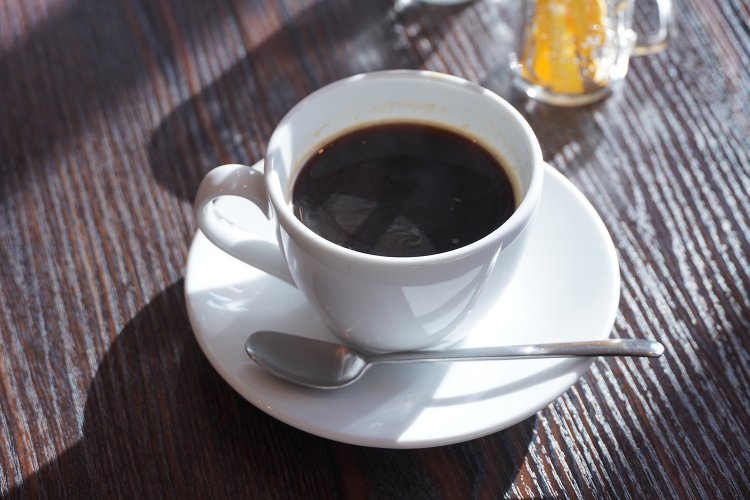 アメリカーノ550円。おかわりは300円。