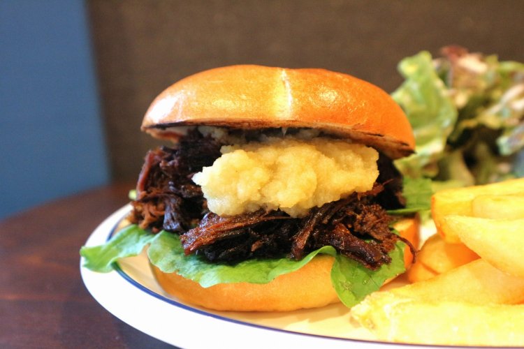 ベーグルサンドはテイクアウトも可能。