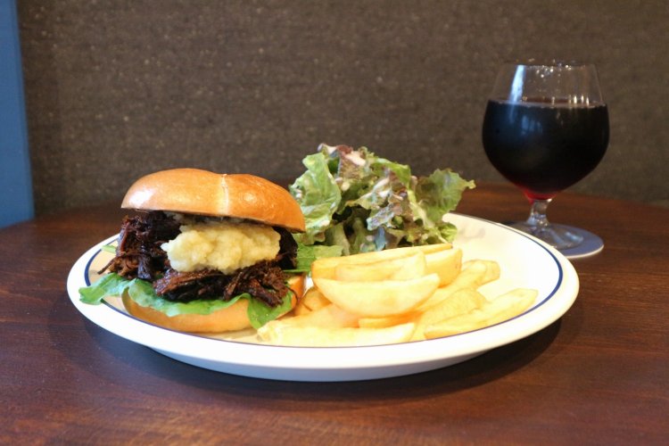 サイダーと一緒に楽しみたい、ベーグルサンドイッチセット1100円（コーヒー or 紅茶付き）。