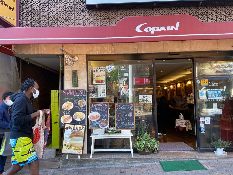 神楽坂通りに面した『コパン』。