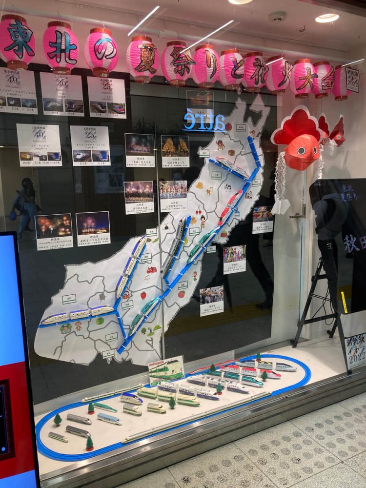 大森駅の鉄道車両ケース。よく見れば壁面の地図にも模型が付けられており、芸が細かい。