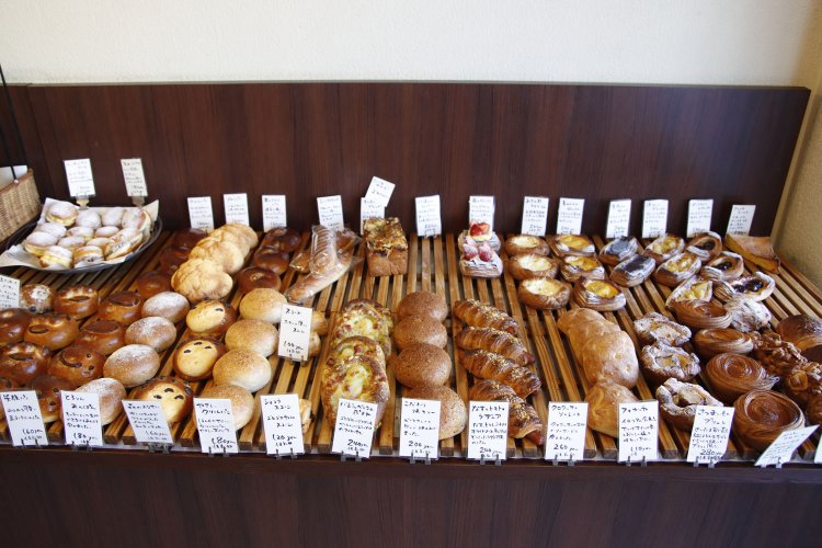 パンは大体200円前後。「毎日食べてほしいから負担にならないお値段で」。