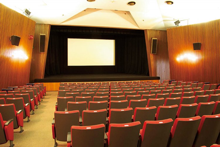 映画鑑賞に最適な空間に全面改装