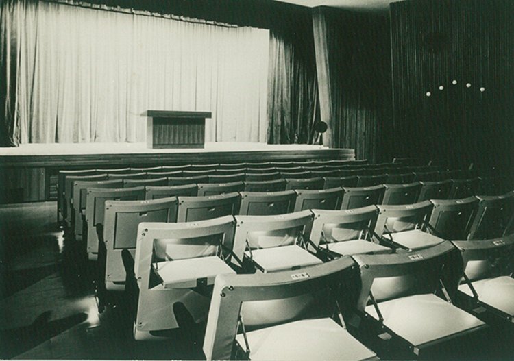 多目的ホール時代の折りたたみテーブル