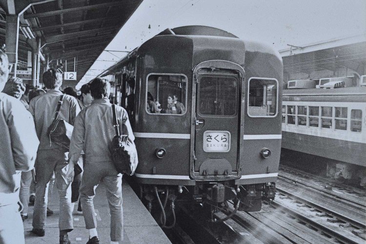 1978年、停車中の寝台特急「さくら」。（写真＝交通新聞クリエイト）