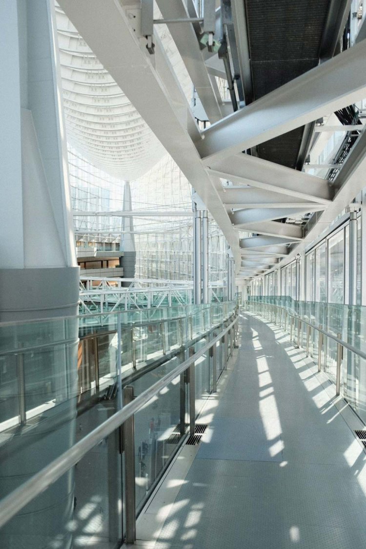 【カメラガールズ】丸の内エリアから有楽町エリアを撮り歩く