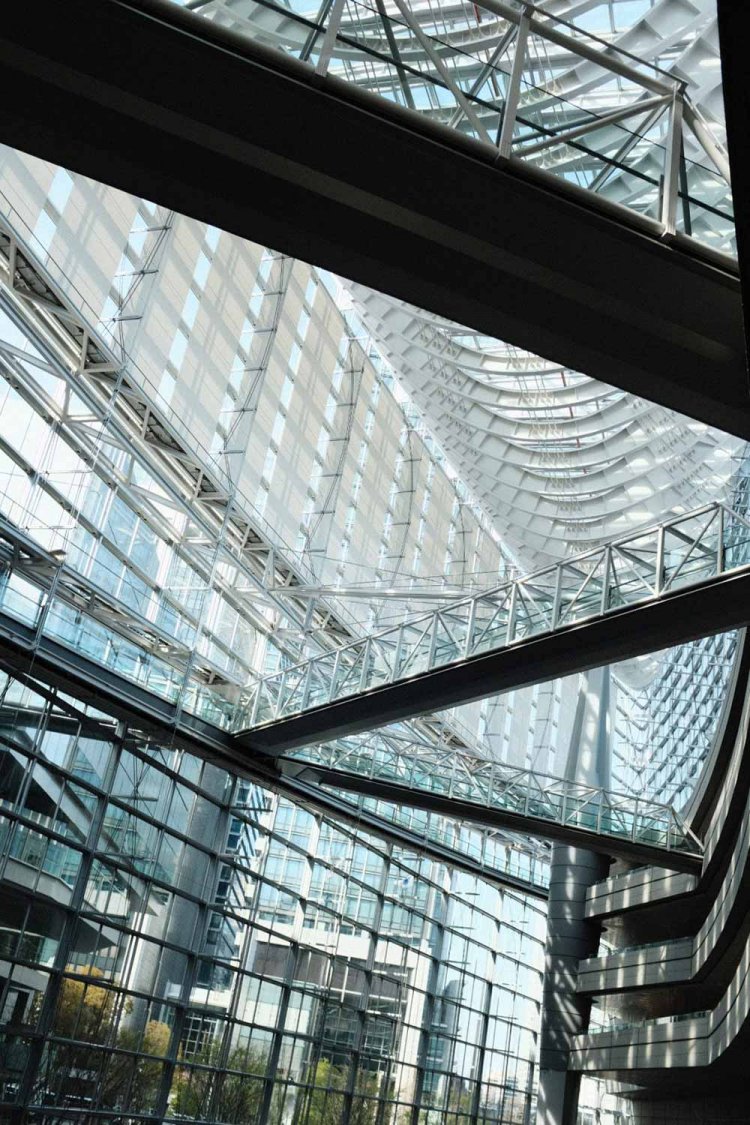 【カメラガールズ】丸の内エリアから有楽町エリアを撮り歩く