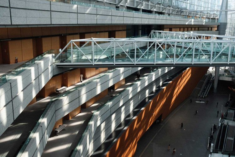 【カメラガールズ】丸の内エリアから有楽町エリアを撮り歩く