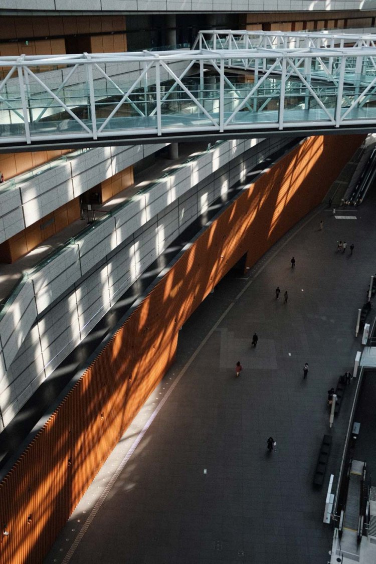 【カメラガールズ】丸の内エリアから有楽町エリアを撮り歩く