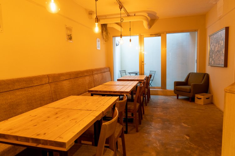 奥に部屋がもうひとつ。