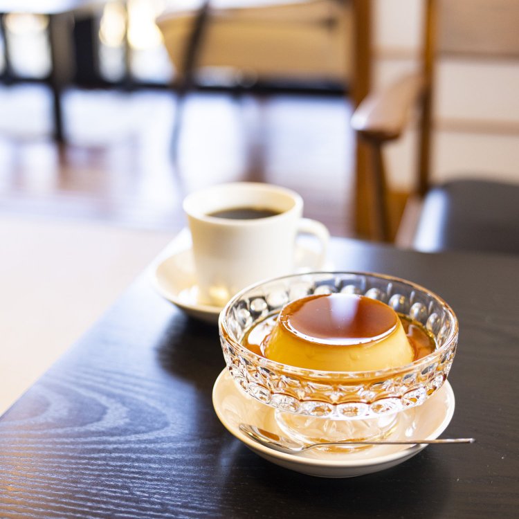 カスタードプリン350円と月替わりブレンドコーヒー400円。