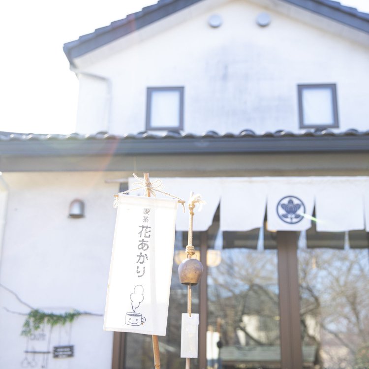 駅から東に延びる見沼通船堀東端の軒先にのぼりとのれんが出ていたら開店の合図。サイクルスポットでもある。