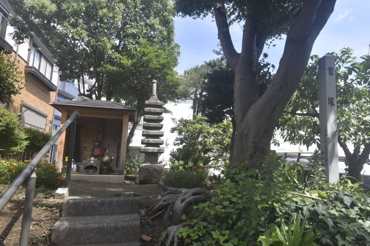 重忠が首を落とされた地には首塚が残されている。