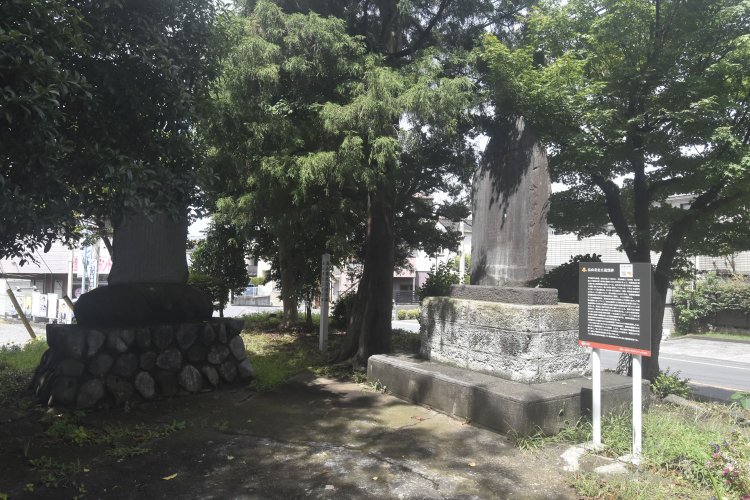 二俣川駅の近くに建てられた畠山重忠公遺烈碑。