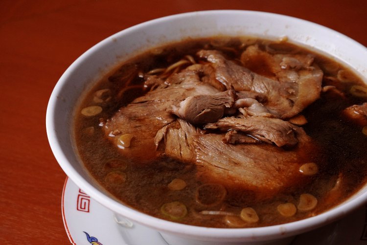 中華そば（大）800円。