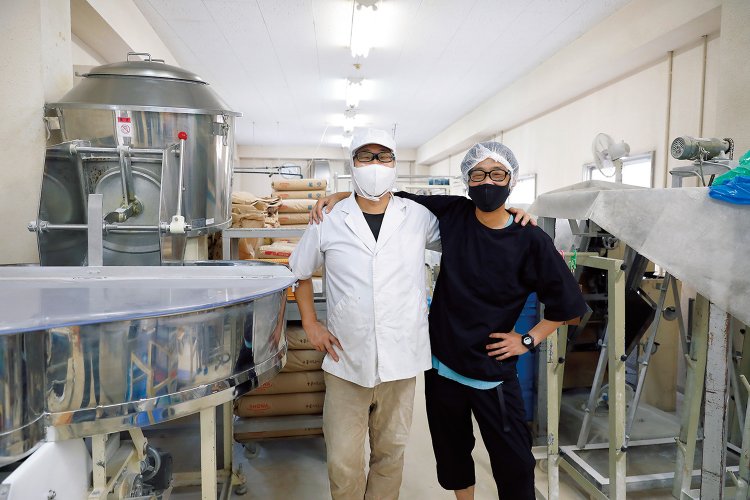 3代目の関根康弘さんと弟の清元さん。