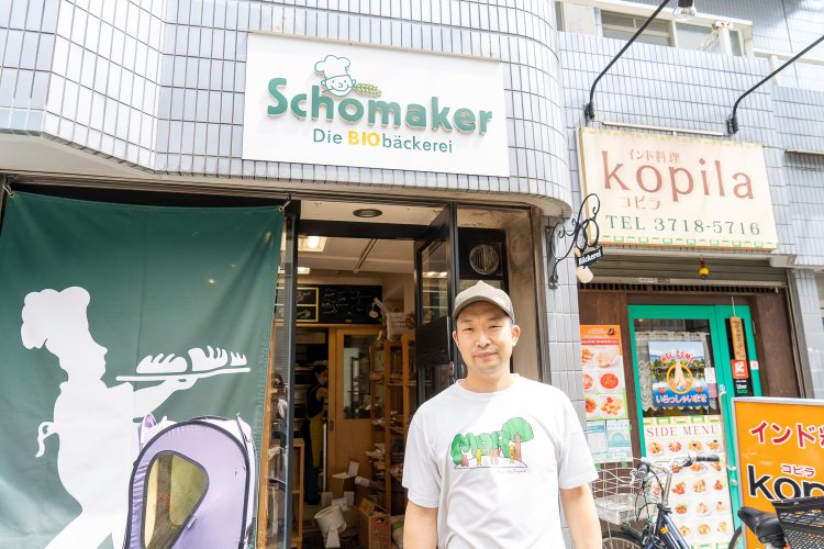 店主の清水信孝さん。コロナ前は2年に一度はドイツに足を運んでいたそう。