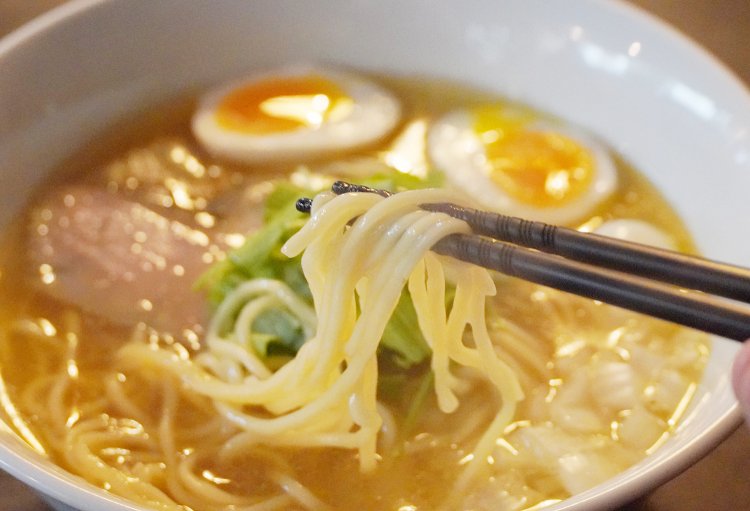 つるつるとした食感がとてもいい自家製麺。