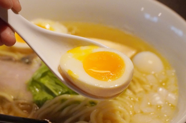 半熟とろ〜りの味玉。