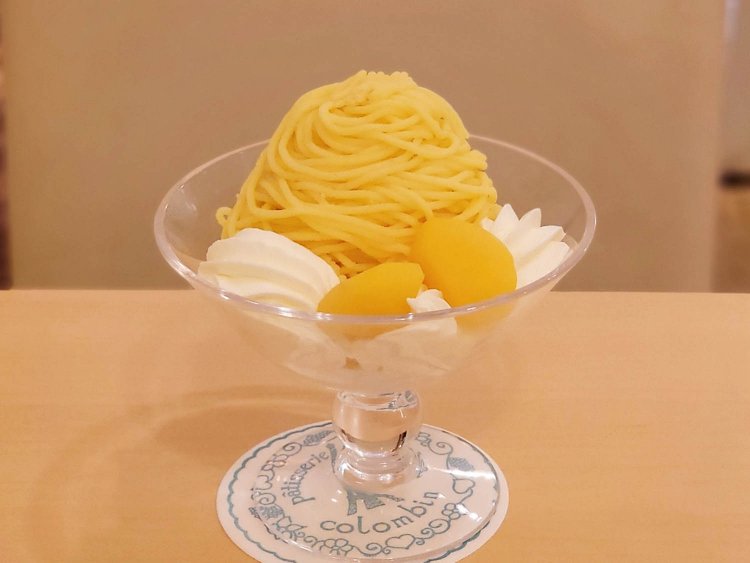 アイスモンブラン880円、コーヒーまたは紅茶付き1210円。