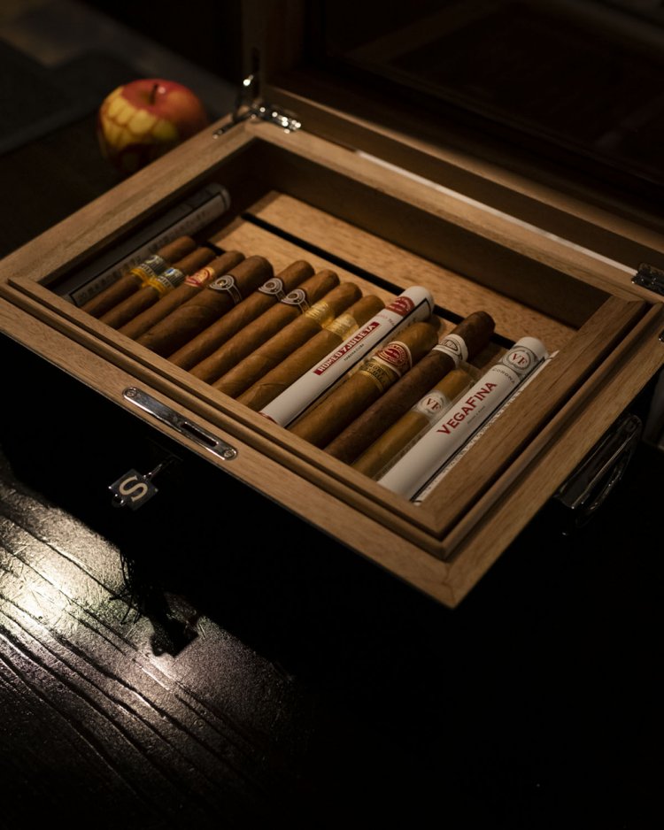 シガーはキューバ産がメイン。初挑戦する人も多い。