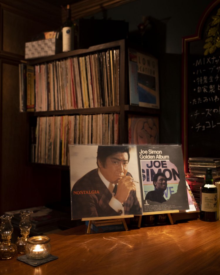 レコードを持ち込む常連もいるという。