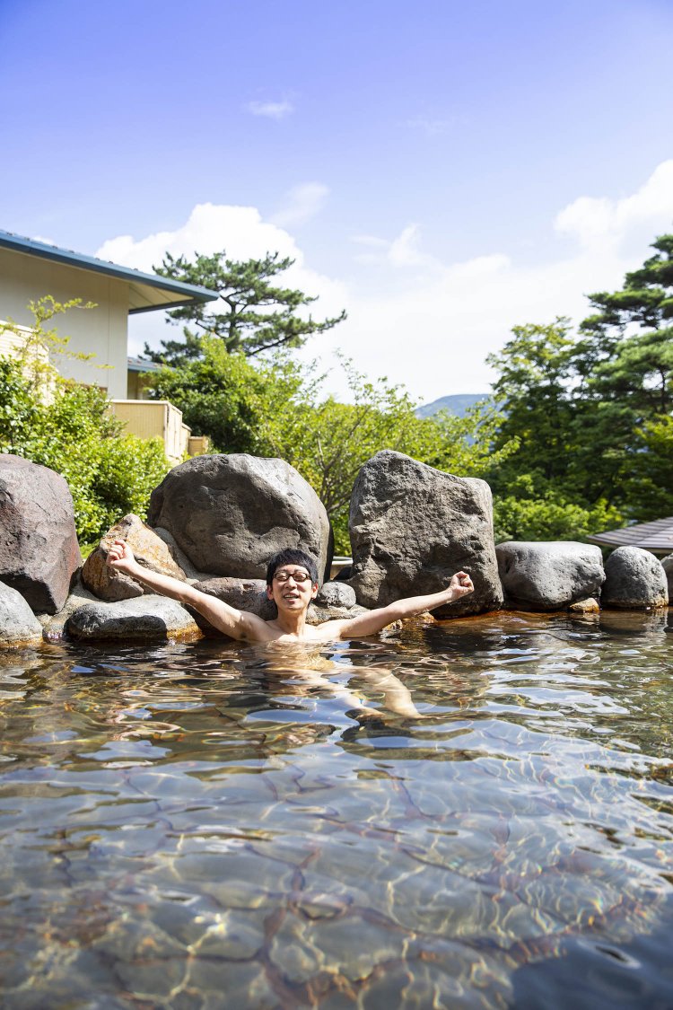 箱根旅の締めはもちろん温泉で「広い空と箱根の大自然が最高だ！」