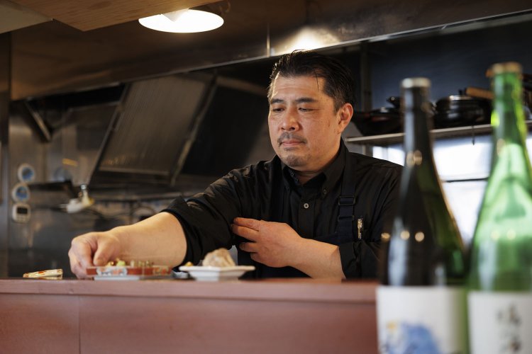 「価格の先入観なしで選んでほしく、日本酒は均一価格にしました」と店主。