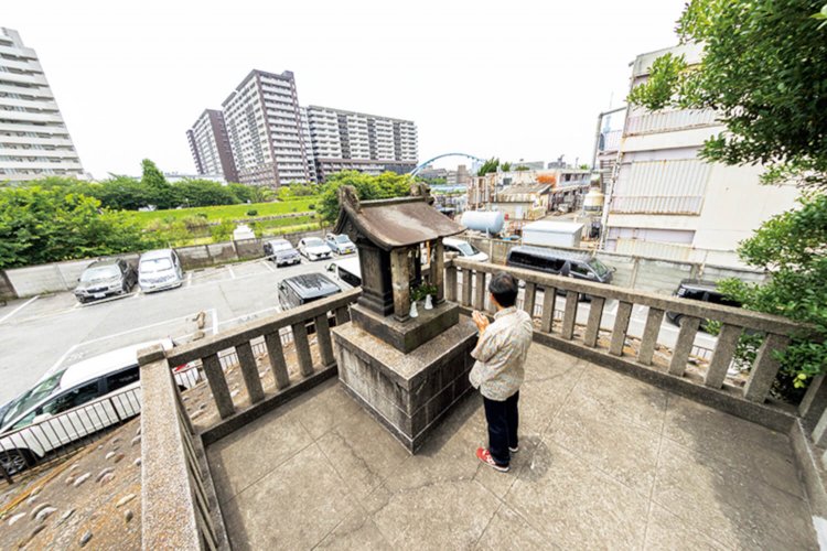 平井13逆井の富士塚