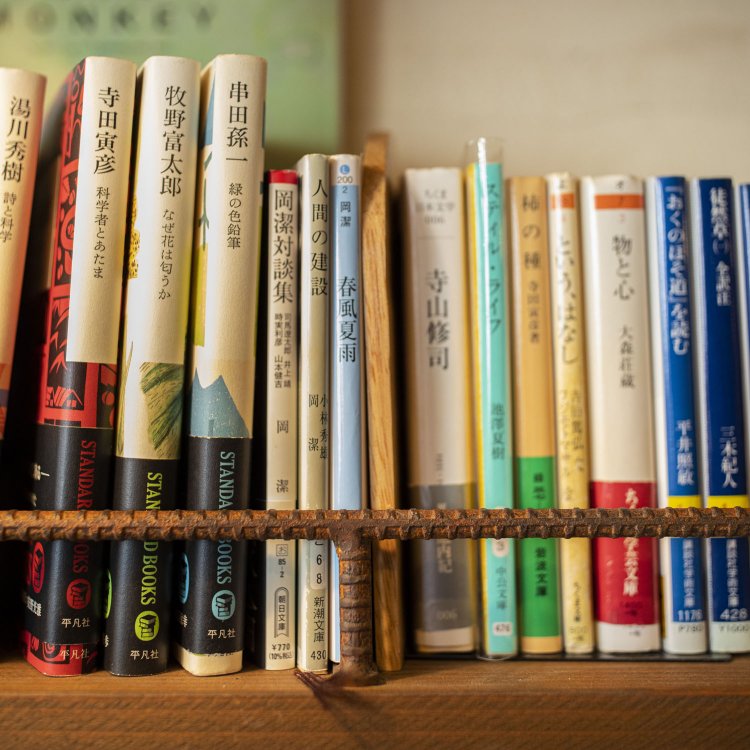 数ある蔵書の中でもお気に入りは数学者・岡潔氏。