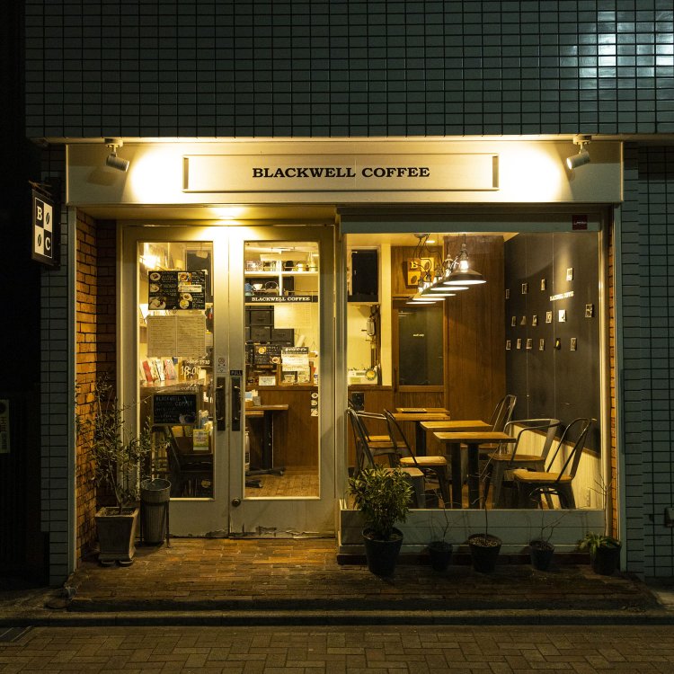 中道通りにあり。