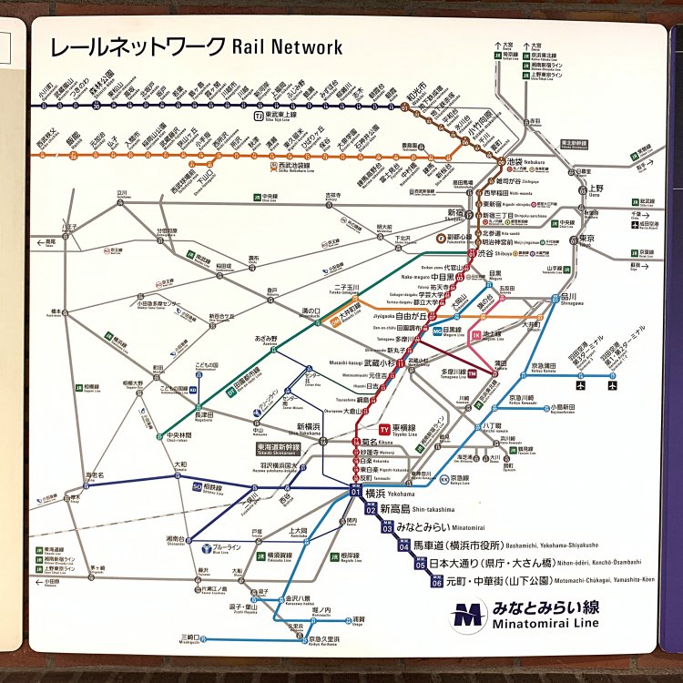 長い路線を一枚の図にした結果生じる「時空の歪み」。みなとみらい線の路線図。