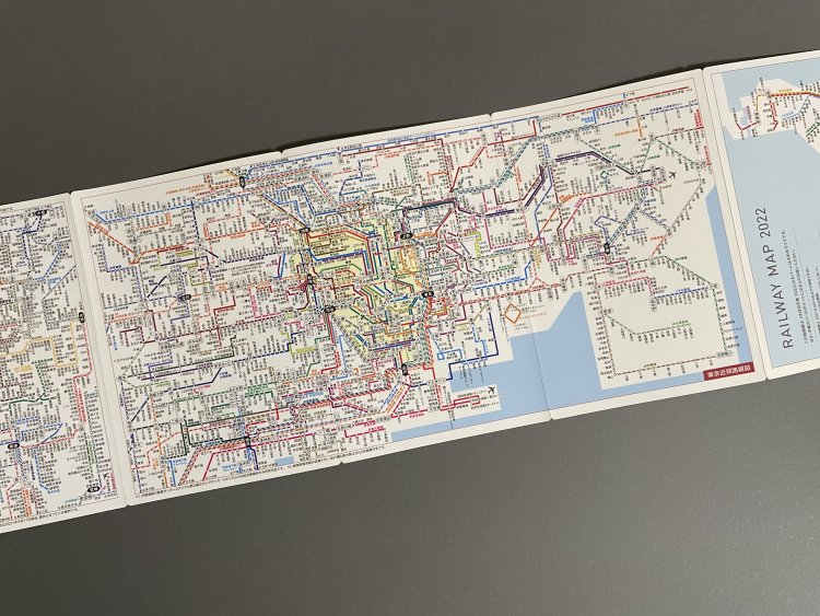 私鉄・JR・地下鉄の路線が一枚になった、ほぼ日手帳の路線図。