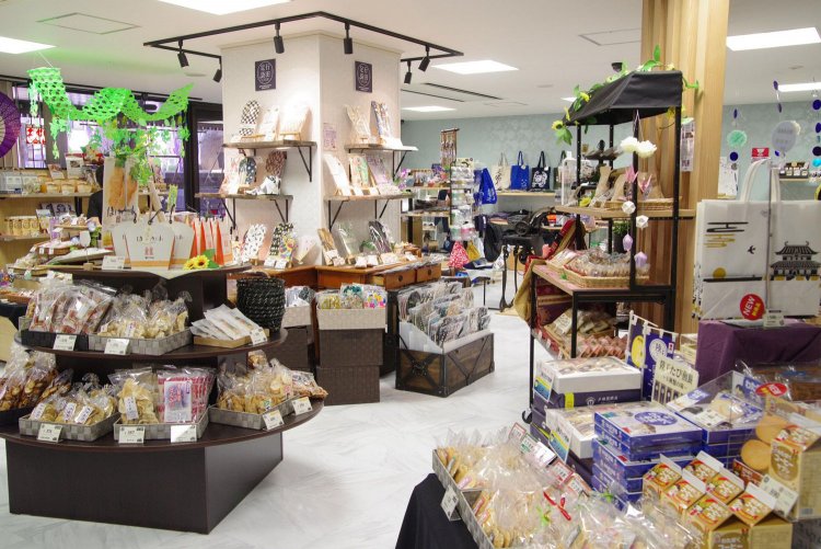 お酒や漬物・お煎餅にはにわまで。様々揃う行田土産！