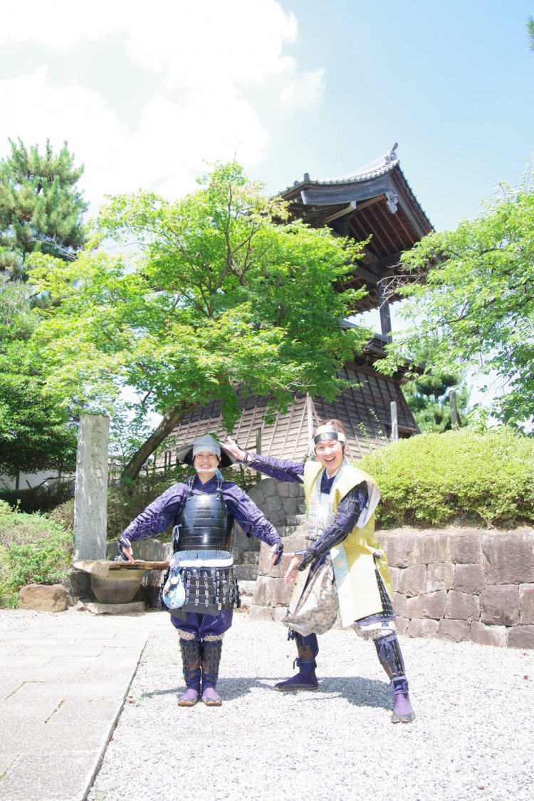 私、成田長親（右）と足軽あおちゃん。