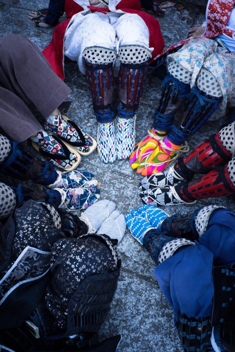 現在はカラフルな柄足袋が人気。