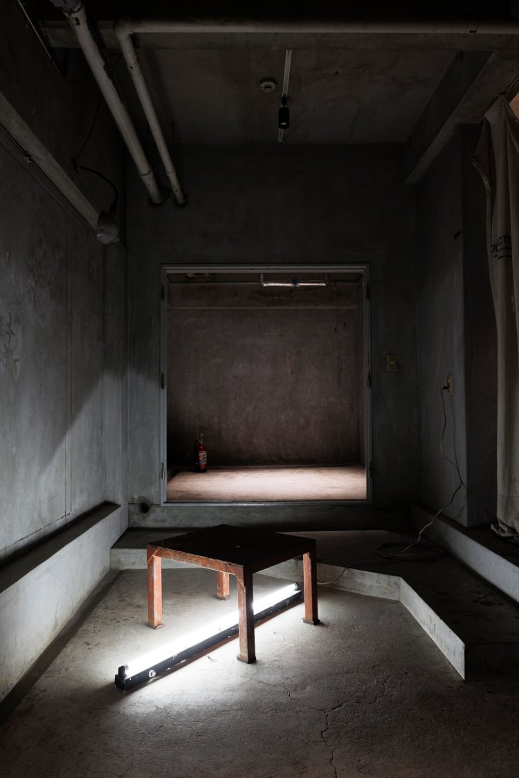 『APARTMENT HOTEL SHINJUKU』の地下ギャラリーでは、毎月展覧会が開かれる。