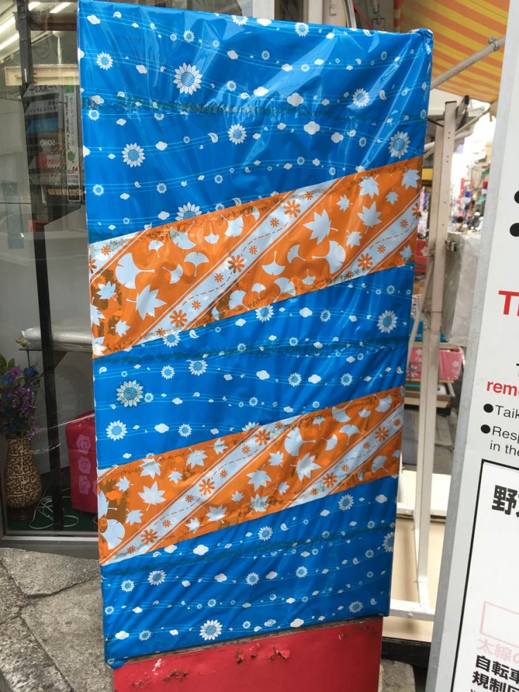 正面は完全に覆われてしまっている（野方・2020年）