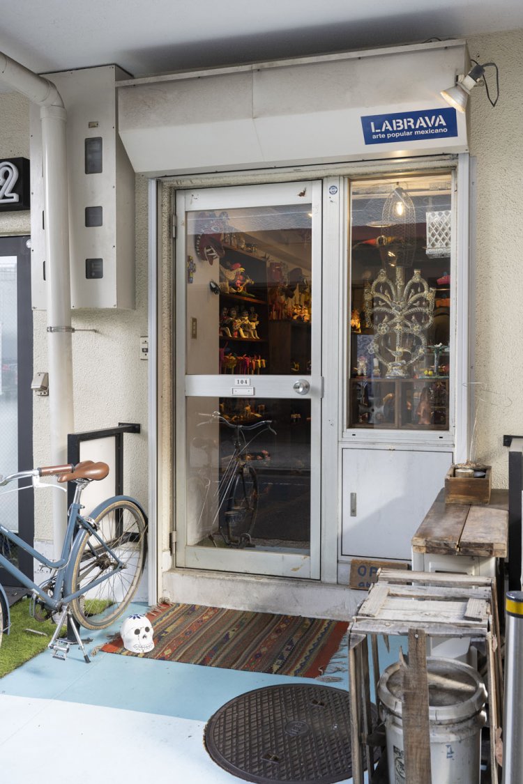 開店は2000年。界隈の店の古株である。