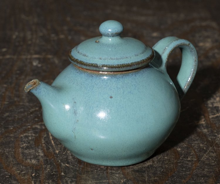 岐阜の作家中村崇心の中国茶用のカジュアルな茶壺1万1000円。
