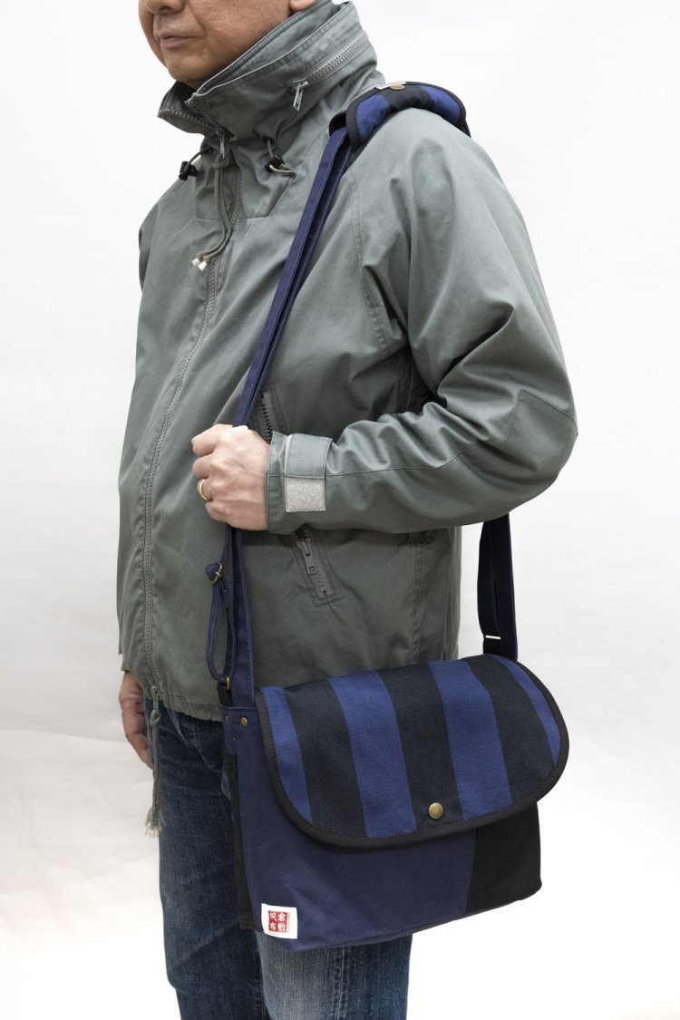 まずは普通の肩掛け。