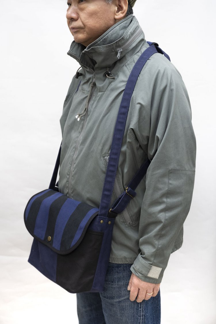 両腕を通し、腰付近で安定する前抱え。