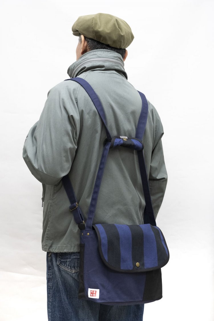 背中が空くリュックスタイル。