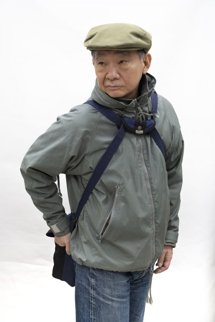 肩掛けを前で交差させたリュックスタイル。