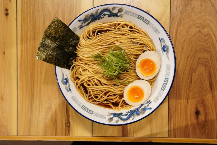 たまり醬油ネオ中華そば・セイ・玉子・海苔850円。