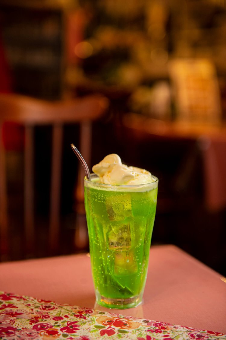 クリームソーダ700円。