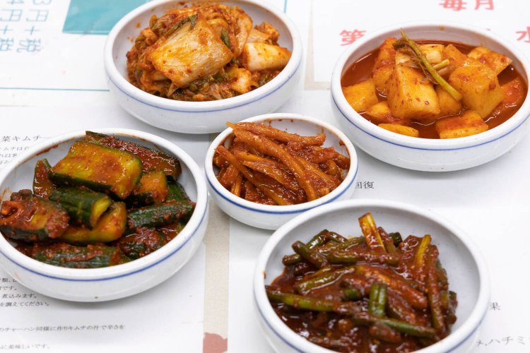 白菜キムチ648円（450g）など。