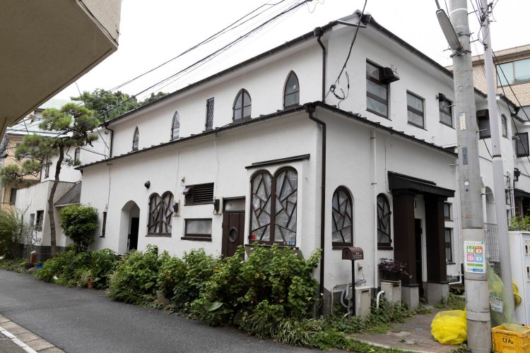 築80年以上になるビンテージアパート『和朗フラット』には、ギャラリーも。