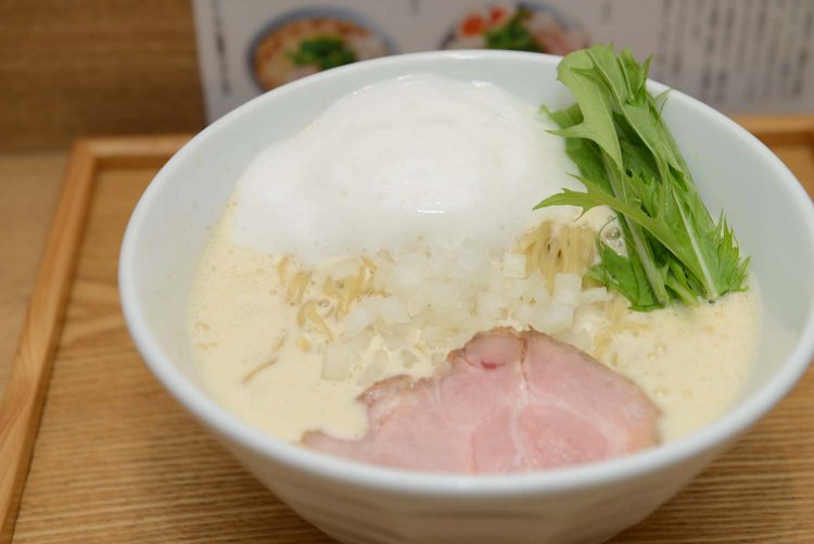ふく流らーめんは、見た目も華やかなので女性に人気だというのもうなずける。